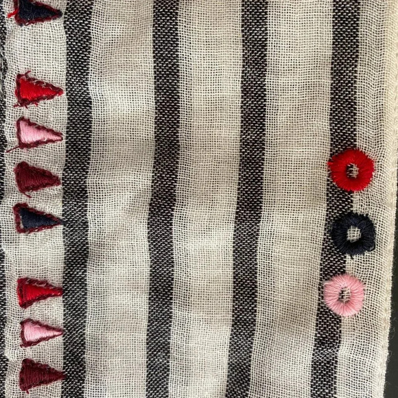 EN CREME boutique Embroidered Wrap Crop Top with Balloon Sleeves - large - Picture 4 of 5